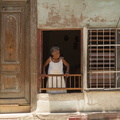 Mamie à la fenêtre (La Havane)