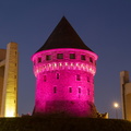 La tour Tanguy bordée des deux piliers du pont de Recouvrance